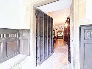 Entrance hall- click for photo gallery